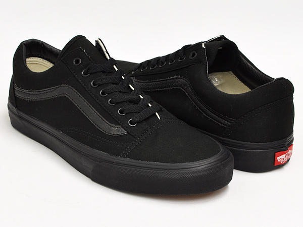 Rekomendasi Sepatu Full Black 